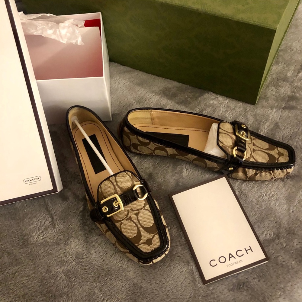 Coach logo moccasin.